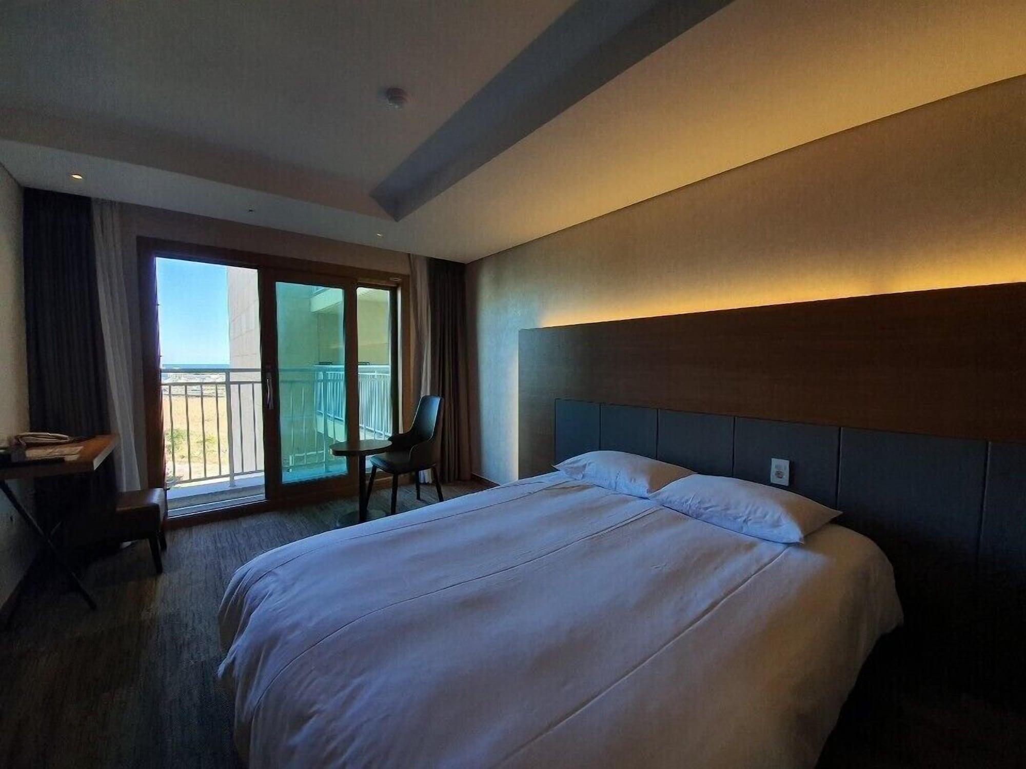 Golden Tulip Jeju Seongsan Hotel Экстерьер фото